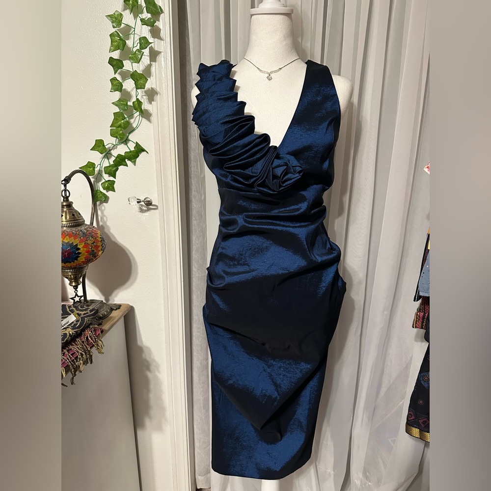 Elegant Betsy & Adam Navy Blue Sleeveless Ruched Dress size 12 runs small